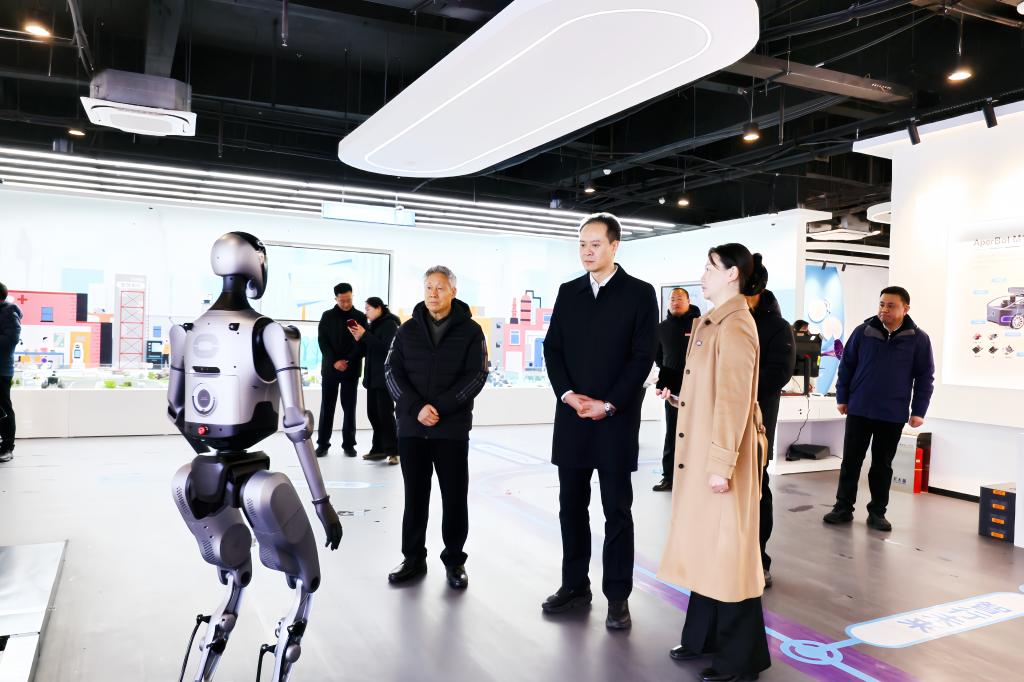 宿迁市领导专题调研泽达学院人工智能产教融合基地